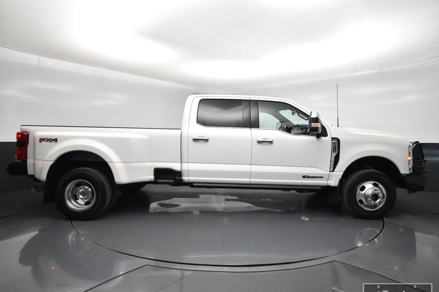 Used 2024 Ford F350 Lariat w/ Lariat Ultimate Package AWD/4WD image 54