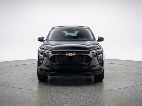 Used 2025 Chevrolet TrailBlazer LT FWD image 2