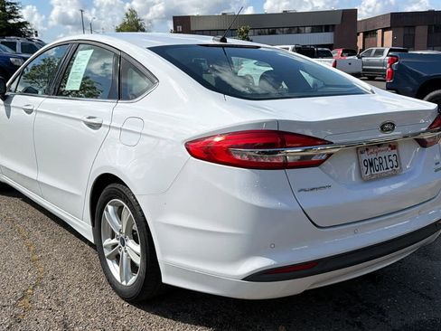 Used 2018 Ford Fusion SE w/ Fusion SE Technology Package FWD image 7