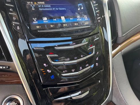 Used 2020 Cadillac Escalade Luxury AWD/4WD image 16