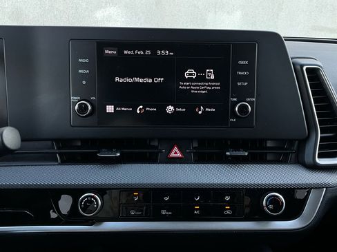 Used 2025 Kia Sportage LX image 24