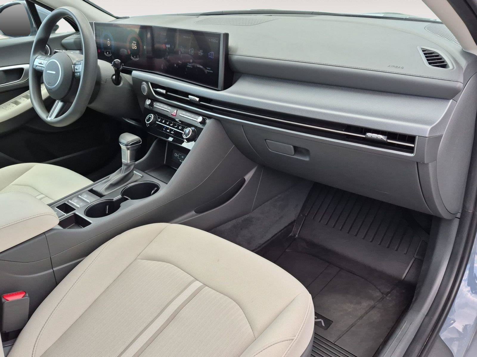 Used 2025 Hyundai Sonata SE FWD image 17