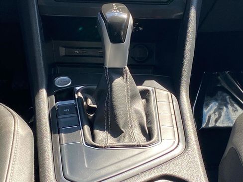 Certified 2023 Volkswagen Tiguan SE w/ Panoramic Sunroof Package image 10