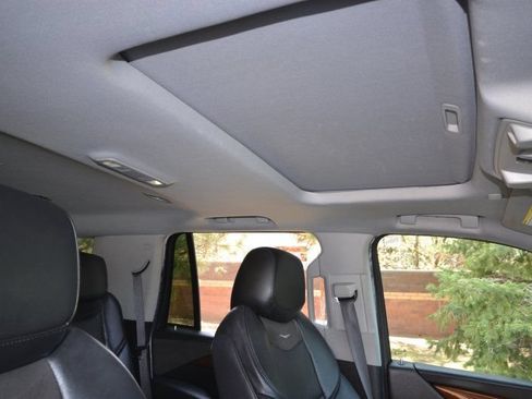 Used 2018 Cadillac Escalade Luxury AWD/4WD image 35