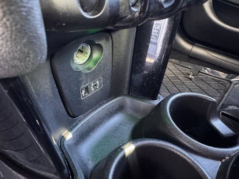 Used 2015 MINI Cooper 4-Door Hardtop FWD image 25