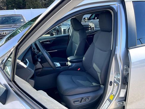 Used 2025 Toyota RAV4 XLE image 10