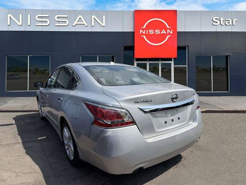 Used 2015 Nissan Altima 2.5 SV w/ Convenience Package FWD image 5
