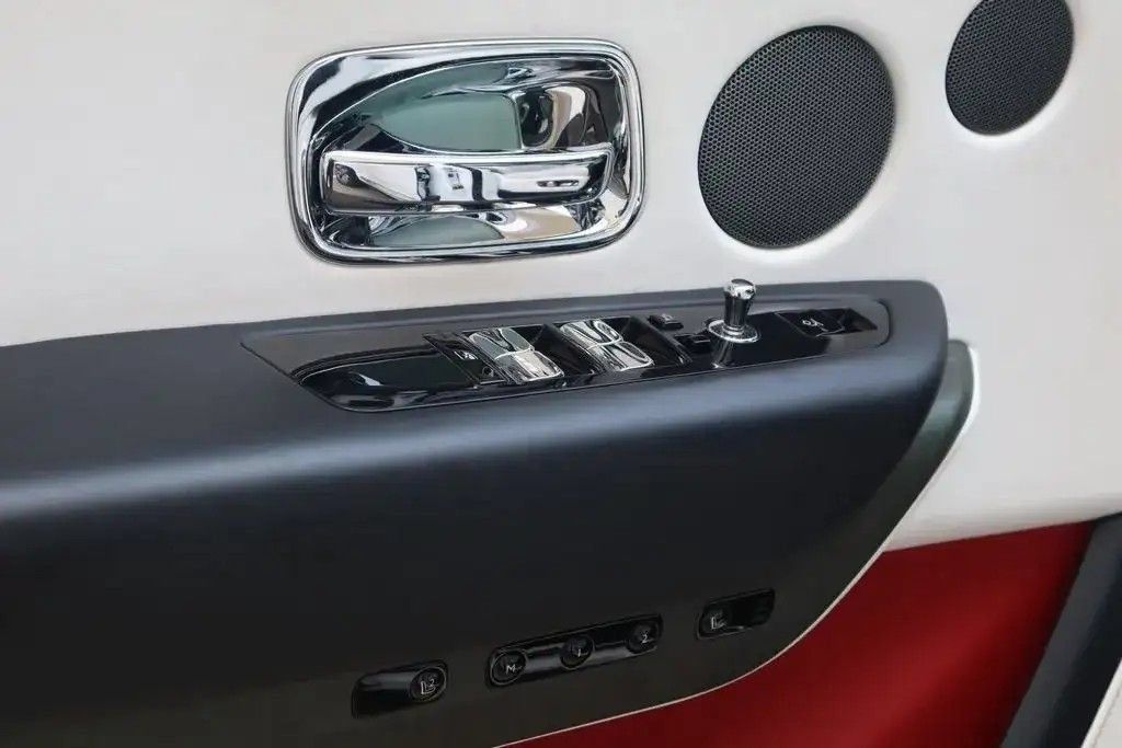 Certified 2019 Rolls-Royce Cullinan AWD/4WD image 18