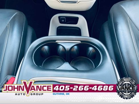 Used 2023 Chrysler Pacifica Touring-L image 21