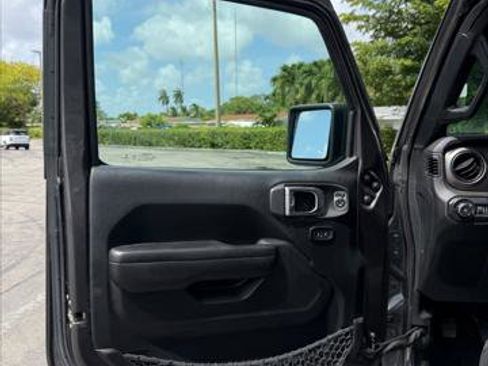 Used 2018 Jeep Wrangler Unlimited Sport S AWD/4WD image 28