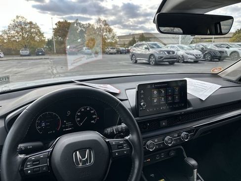 Used 2023 Honda CR-V EX-L image 11