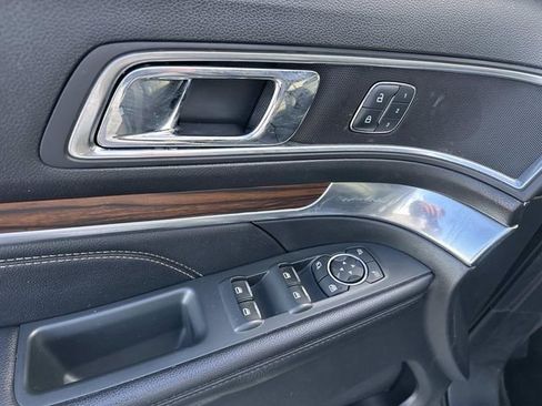 Used 2018 Ford Explorer Limited image 15