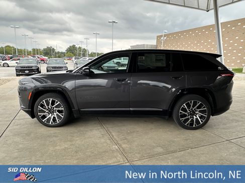 New 2025 Jeep Wagoneer Limited image 2