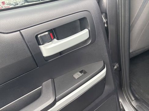 Used 2016 Toyota Tundra SR5 image 18