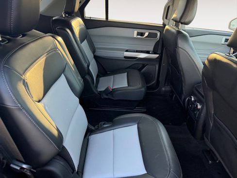 Used 2022 Ford Explorer XLT w/ Equipment Group 202A image 13