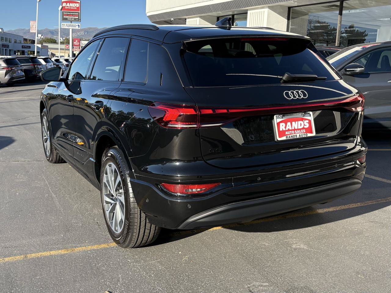 Used 2025 Audi Q6 e-tron Premium Plus w/ Premium Plus AWD/4WD image 6