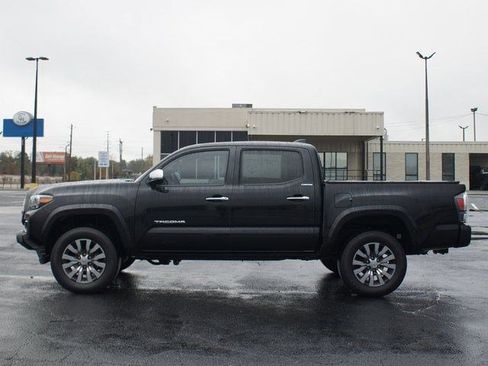 Used 2022 Toyota Tacoma Limited image 14