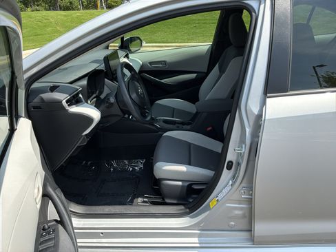 Used 2023 Toyota Corolla LE w/ LE Convenience Package FWD image 16