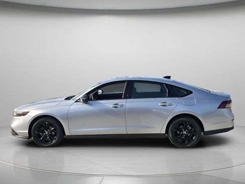 Certified 2025 Honda Accord SE image 4