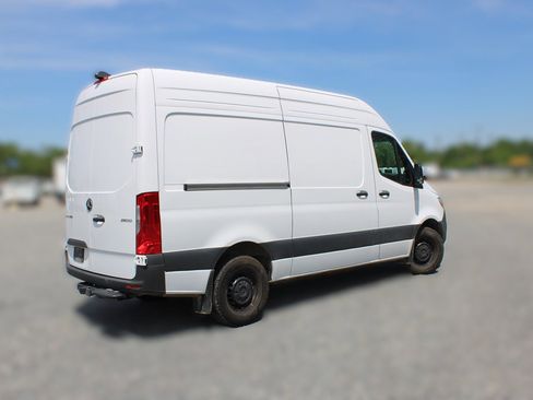 Used 2025 Mercedes-Benz Sprinter 2500 image 5