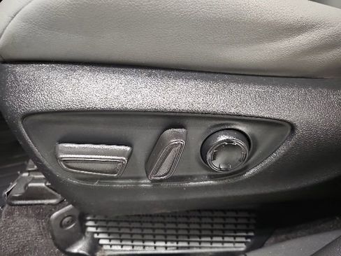 Used 2023 Toyota Sienna XLE FWD image 15