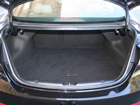 Used 2016 Hyundai Elantra SE w/ Option Group 02 FWD image 23
