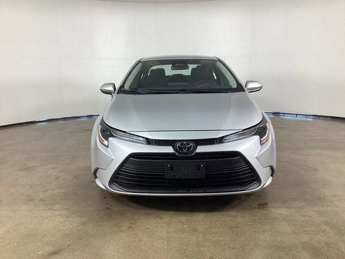 Used 2023 Toyota Corolla LE FWD image 3