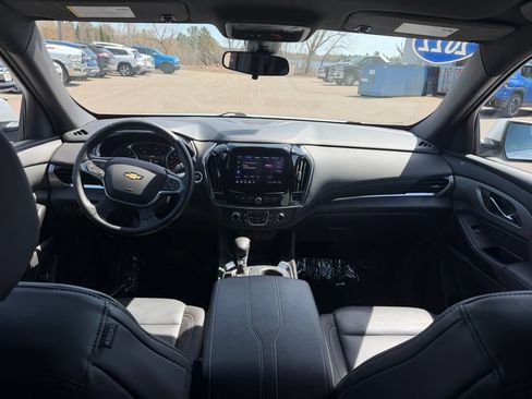 Used 2022 Chevrolet Traverse LT AWD/4WD image 2