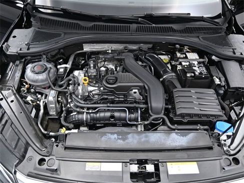 Used 2024 Volkswagen Jetta SE image 10