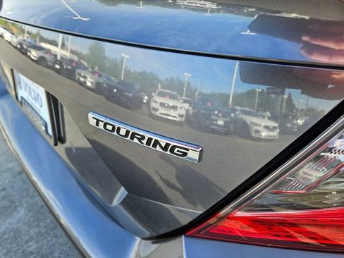 Used 2019 Honda Civic Touring image 10