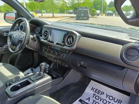 Used 2021 Toyota Tacoma TRD Off-Road AWD/4WD image 35