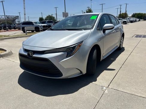 Used 2025 Toyota Corolla LE FWD image 7