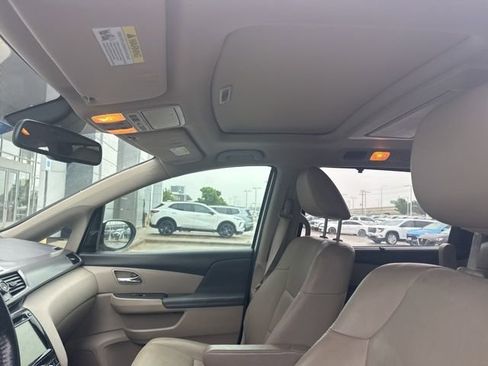 Used 2017 Honda Odyssey Touring Elite image 6