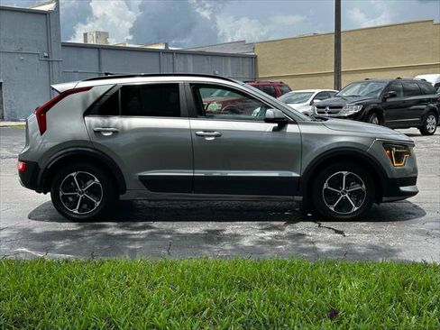 Used 2024 Kia Niro LX FWD image 11