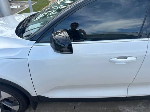 Used 2023 Volvo XC40 B5 Plus w/ Driver Assist Package AWD/4WD image 5