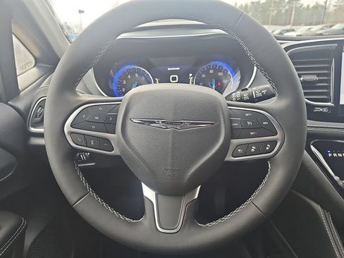 New 2026 Chrysler Pacifica Limited AWD/4WD image 16