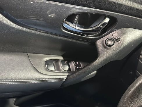 Used 2019 Nissan Rogue SV AWD/4WD image 22