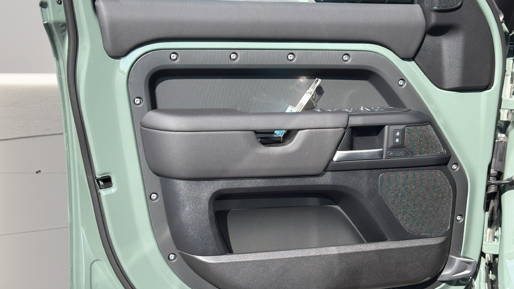 New 2026 Land Rover Defender 110 AWD/4WD image 20