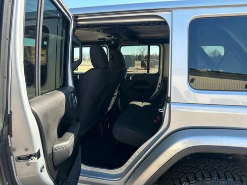 Used 2023 Jeep Wrangler Sahara image 20