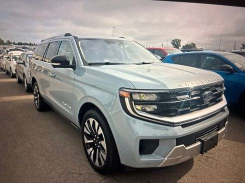 Used 2025 Ford Expedition Max Platinum w/ Driver's Package AWD/4WD image 5