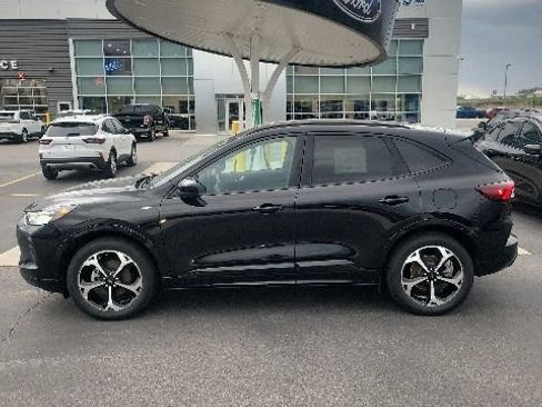 Used 2023 Ford Escape ST-Line Select w/ Tech Pack #2 AWD/4WD image 2