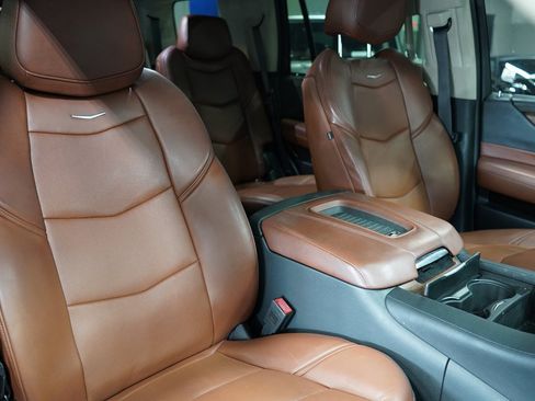 Used 2020 Cadillac Escalade Premium Luxury RWD image 27