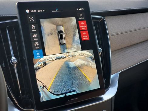 Used 2025 Volvo XC90 B6 Plus image 23