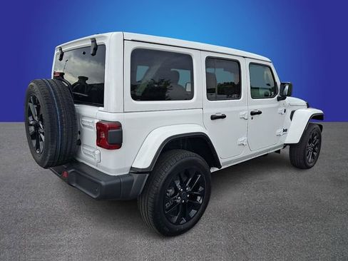 Used 2025 Jeep Wrangler Unlimited Sahara w/ Safety Group AWD/4WD image 4