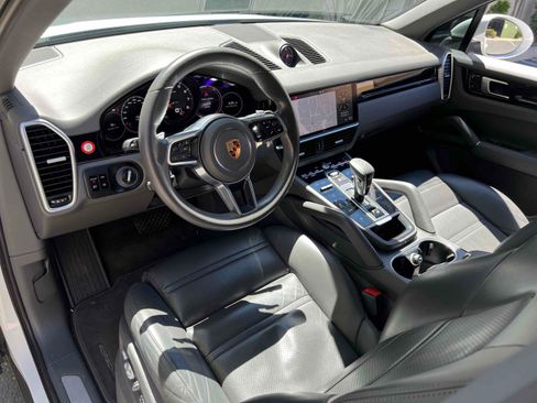 Used 2019 Porsche Cayenne AWD/4WD image 3