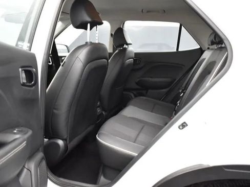 Used 2024 Hyundai Venue Limited image 16