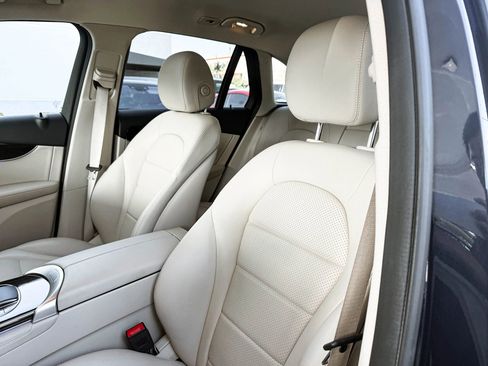 Used 2020 Mercedes-Benz GLC 300 4MATIC w/ Premium Package image 24