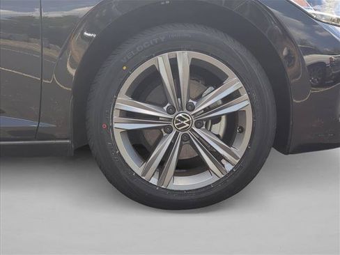 Used 2023 Volkswagen Jetta SE w/ Panoramic Sunroof Package FWD image 4