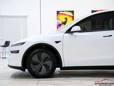 Used 2026 Tesla Model Y Long Range RWD image 14