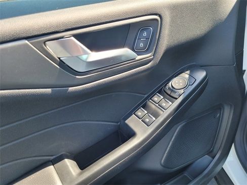 New 2025 Ford Escape SE image 8